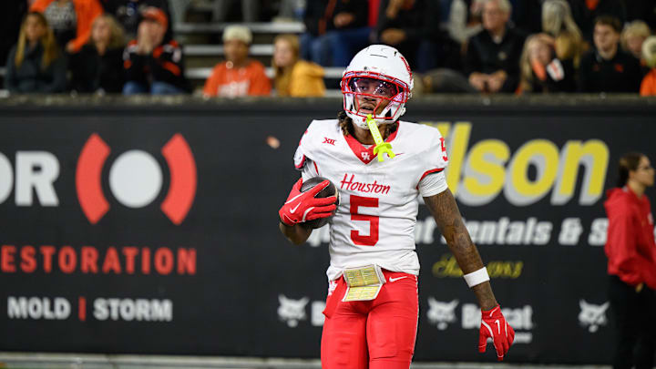 Sep 26, 2025; Corvallis, Oregon, USA; Houston Cougars wide receiver Stephon Johnson (5) scores a touchdown on a pass during the fourth quarter against the Oregon State Beavers at Reser Stadium. Mandatory Credit: Craig Strobeck-Imagn Images Sep 26, 2025; Corvallis, Oregon, USA; Houston Cougars wide receiver Stephon Johnson (5) scores a touchdown on a pass during the fourth quarter against the Oregon State Beavers at Reser Stadium. Mandatory Credit: Craig Strobeck-Imagn Images
