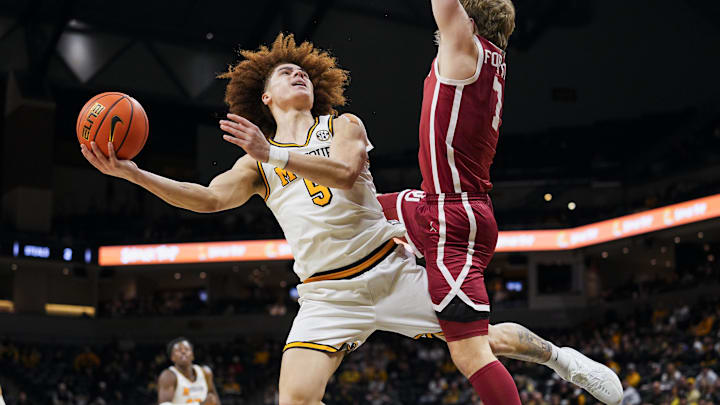 Jan 24, 2026; Columbia, Missouri, USA; Missouri Tigers guard T.O. Barrett (5) shoots against Oklahoma Sooners guard Dayton Forsythe (7) during the first half at Mizzou Arena. Mandatory Credit: Jay Biggerstaff-Imagn Images Jan 24, 2026; Columbia, Missouri, USA; Missouri Tigers guard T.O. Barrett (5) shoots against Oklahoma Sooners guard Dayton Forsythe (7) during the first half at Mizzou Arena. Mandatory Credit: Jay Biggerstaff-Imagn Images