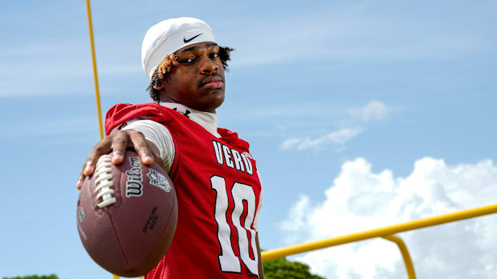 Vero Beach’s Xavier Stinson decommitted from UCLA and will reportedly visit the Wisconsin Badgers in the coming weeks.