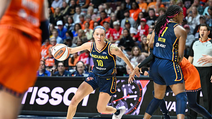 Sep 22, 2024; Uncasville, Connecticut, USA; Indiana Fever guard Lexie Hull (10) dribbles the ball during the second quarter against Connecticut Sun during game one of the first round of the 2024 WNBA Playoffs at Mohegan Sun Arena. Mandatory Credit: Mark Smith-Imagn Images Sep 22, 2024; Uncasville, Connecticut, USA; Indiana Fever guard Lexie Hull (10) dribbles the ball during the second quarter against Connecticut Sun during game one of the first round of the 2024 WNBA Playoffs at Mohegan Sun Arena. Mandatory Credit: Mark Smith-Imagn Images