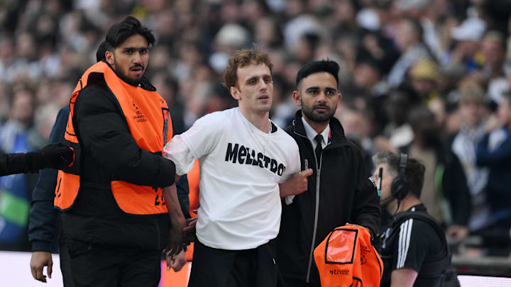 Flitzer unterbrachen das Champions-League-Finale Flitzer unterbrachen das Champions-League-Finale