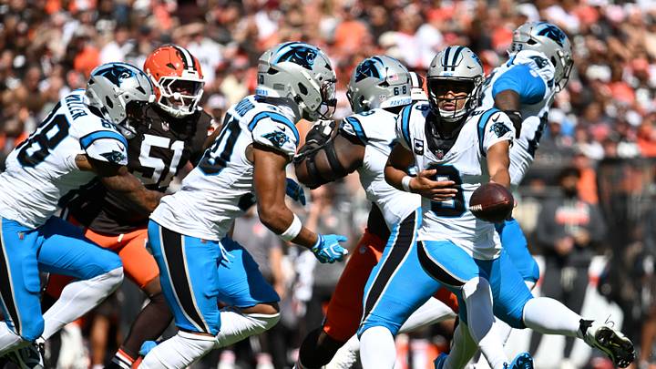 Sep 27, 2026; Cleveland, Ohio, USA; Carolina Panthers quarterback Bryce Young (9) looks to hand off the ball against the Cleveland Browns during the second quarter at Huntington Bank Field. Mandatory Credit: Ken Blaze-Imagn Images Sep 27, 2026; Cleveland, Ohio, USA; Carolina Panthers quarterback Bryce Young (9) looks to hand off the ball against the Cleveland Browns during the second quarter at Huntington Bank Field. Mandatory Credit: Ken Blaze-Imagn Images