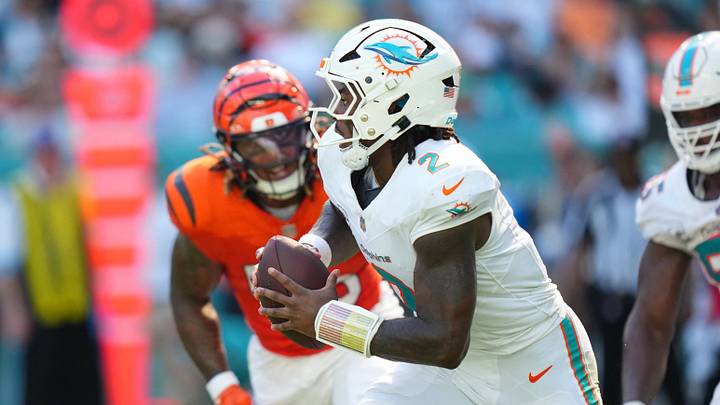 Miami Dolphins quarterback Malik Willis (2) runs with the ball against the Cincinnati Bengals during the third quarter at Hard Rock Stadium. Miami Dolphins quarterback Malik Willis (2) runs with the ball against the Cincinnati Bengals during the third quarter at Hard Rock Stadium.