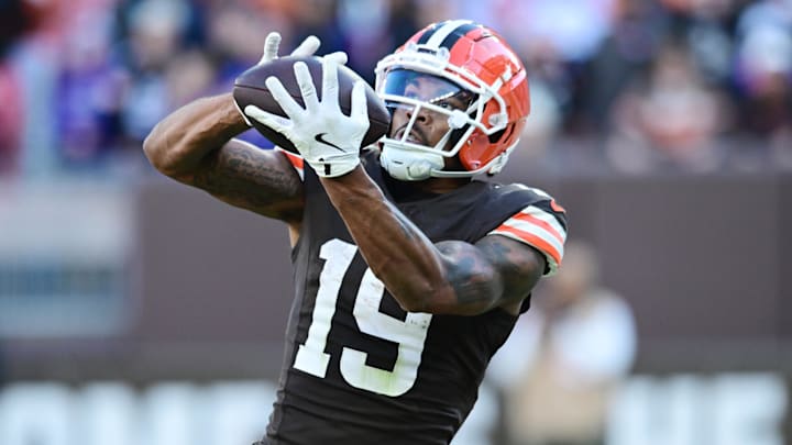 Cleveland Browns wide receiver Cedric Tillman (19) catches a touchdown during the fourth quarter against the Baltimore Ravens at Huntington Bank Field. 