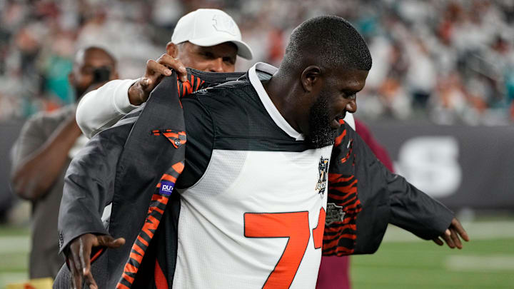 Former Bengals tackle Anthony Mu oz puts the Ring of Honor jacket on new inductee Willie Anderson during a halftime ceremony at the NFL Week 4 game between the Cincinnati Bengals and the Miami Dolphins at PayCor Stadium in downtown on Thursday, Sept. 29, 2022. The Bengals 14-12 at halftime.
Miami Dolphins At Cincinnati Bengals Week 4 Former Bengals tackle Anthony Mu oz puts the Ring of Honor jacket on new inductee Willie Anderson during a halftime ceremony at the NFL Week 4 game between the Cincinnati Bengals and the Miami Dolphins at PayCor Stadium in downtown on Thursday, Sept. 29, 2022. The Bengals 14-12 at halftime.
Miami Dolphins At Cincinnati Bengals Week 4