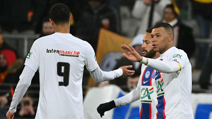 Le Paris Saint-Germain élimine le Pays de Cassel en 16es de finale de la Coupe de France et jouera l'OM au prochain tour.