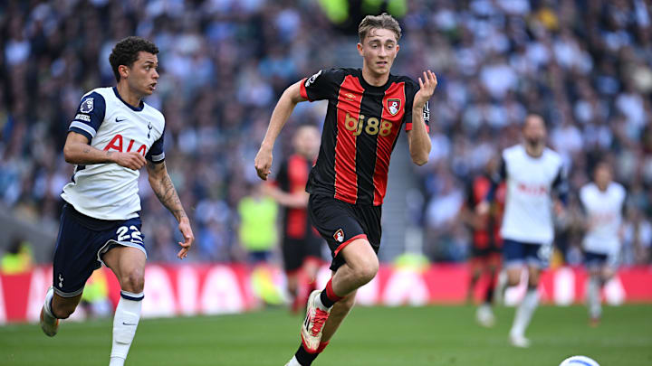 Dean Huijsen besteht auch im Laufduell mit Brennan Johnson.