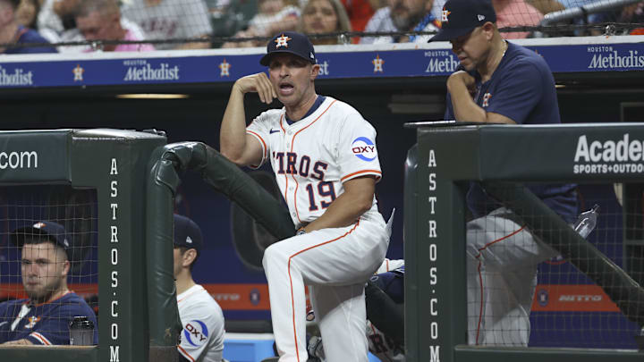 Apr 22, 2025; Houston, Texas, USA; Houston Astros manager Joe Espada (19) shouts from the dugout steps during the fifth inning against the Toronto Blue Jays at Daikin Park. Apr 22, 2025; Houston, Texas, USA; Houston Astros manager Joe Espada (19) shouts from the dugout steps during the fifth inning against the Toronto Blue Jays at Daikin Park.