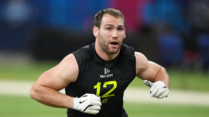 Feb 27, 2025; Indianapolis, IN, USA; Notre Dame linebacker Jack Kiser (LB12) participates in drills during the 2025 NFL Combine at Lucas Oil Stadium. Mandatory Credit: Kirby Lee-Imagn Images Feb 27, 2025; Indianapolis, IN, USA; Notre Dame linebacker Jack Kiser (LB12) participates in drills during the 2025 NFL Combine at Lucas Oil Stadium. Mandatory Credit: Kirby Lee-Imagn Images