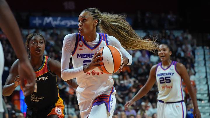 Aug 7, 2026; Uncasville, Connecticut, USA; Phoenix Mercury forward DeWanna Bonner (24) drives the ball against Connecticut Sun forward Diamond Miller (1) in the second half at Mohegan Sun Arena. Mandatory Credit: David Butler II-Imagn Images Aug 7, 2026; Uncasville, Connecticut, USA; Phoenix Mercury forward DeWanna Bonner (24) drives the ball against Connecticut Sun forward Diamond Miller (1) in the second half at Mohegan Sun Arena. Mandatory Credit: David Butler II-Imagn Images