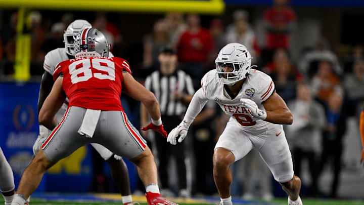 Jan 10, 2025; Arlington, TX, USA; Texas Longhorns linebacker Trey Moore (8) and Ohio State Buckeyes tight end Will Kacmarek (89) in action during the game between the Texas Longhorns and the Ohio State Buckeyes at AT&T Stadium. Mandatory Credit: Jerome Miron-Imagn Images