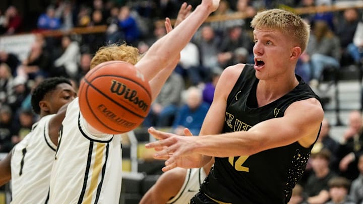 Mt. Vernon Marauders guard Luke Ertel (12) passes the ball.