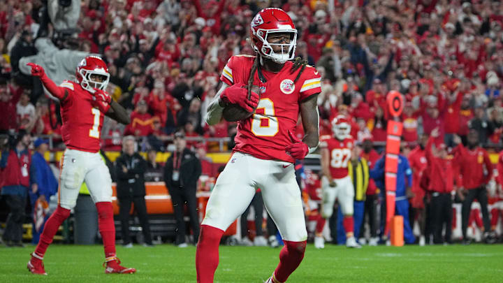 Nov 4, 2024; Kansas City, Missouri, USA; Kansas City Chiefs wide receiver DeAndre Hopkins (8) runs the ball against the Tampa Bay Buccaneers during the game at GEHA Field at Arrowhead Stadium. Mandatory Credit: Denny Medley-Imagn Images Nov 4, 2024; Kansas City, Missouri, USA; Kansas City Chiefs wide receiver DeAndre Hopkins (8) runs the ball against the Tampa Bay Buccaneers during the game at GEHA Field at Arrowhead Stadium. Mandatory Credit: Denny Medley-Imagn Images