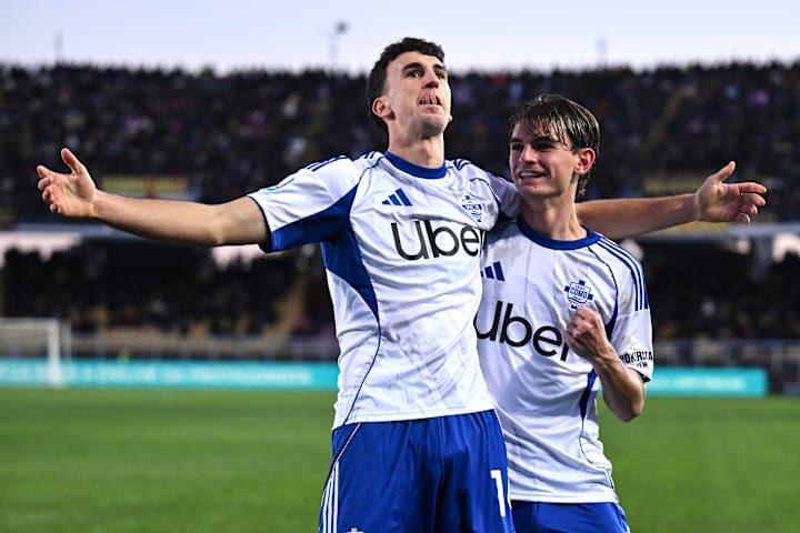 ฮาโคโบ รามอน (ซ้าย) เคียงข้างนิโค ปาซ