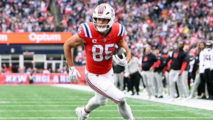 Oct 13, 2024; Foxborough, Massachusetts, USA; New England Patriots tight end Hunter Henry (85) runs for a touchdown against the Houston Texans during the second half at Gillette Stadium. Mandatory Credit: Brian Fluharty-Imagn Images