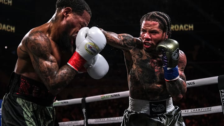 Action between Gervonta "Tank" Davis (30-0 28 KOs) and Lamont Roach (25-1-1 10 KOs) on March 1, 2025.