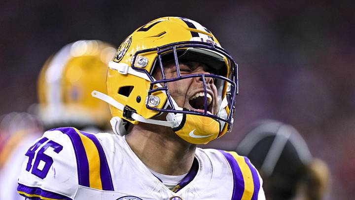 Louisiana State Tigers linebacker Tylen Singleton (46) reacts during the second half against the Houston Cougars at NRG Stadium. Louisiana State Tigers linebacker Tylen Singleton (46) reacts during the second half against the Houston Cougars at NRG Stadium.