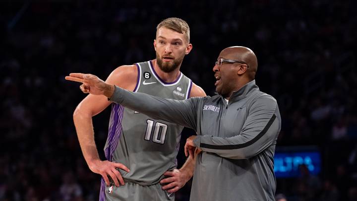Dec 11, 2022; New York, New York, USA; Sacramento Kings head coach Mike Brown talks with forward Domantas Sabonis (10) during the first quarter against the New York Knicks at Madison Square Garden. Mandatory Credit: John Jones-Imagn Images