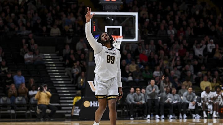 Vanderbilt Commodores forward Devin McGlockton 