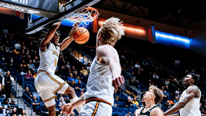 Jeremiah Wilkinson completes a dunk Jeremiah Wilkinson completes a dunk