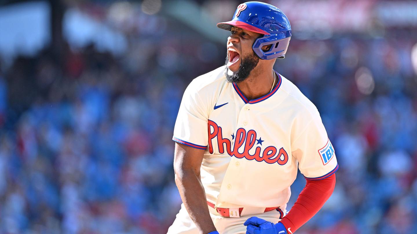 How Bryan De La Cruz's arrival turned Phillies' bench from serviceable to elite