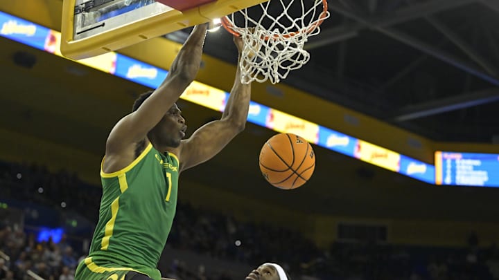Feb 3, 2024; Los Angeles, California, USA;  Oregon Ducks center N'Faly Dante (1) dunks over UCLA