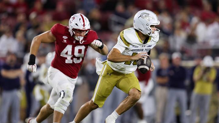 Sep 26, 2026; Stanford, California, USA; Georgia Tech Yellow Jackets quarterback Alberto Mendoza (15) scrambles with the ball past Stanford Cardinal linebacker Gabe Kaminski (49) during the third quarter at Stanford Stadium. Mandatory Credit: Sergio Estrada-Imagn Images Sep 26, 2026; Stanford, California, USA; Georgia Tech Yellow Jackets quarterback Alberto Mendoza (15) scrambles with the ball past Stanford Cardinal linebacker Gabe Kaminski (49) during the third quarter at Stanford Stadium. Mandatory Credit: Sergio Estrada-Imagn Images