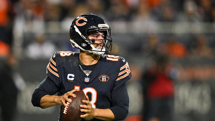 Oct 22, 2026; Chicago, Illinois, USA; Chicago Bears quarterback Caleb Williams (18) looks to pass against the New England Patriots during the fourth quarter at Soldier Field. Mandatory Credit: Patrick Gorski-Imagn Images Oct 22, 2026; Chicago, Illinois, USA; Chicago Bears quarterback Caleb Williams (18) looks to pass against the New England Patriots during the fourth quarter at Soldier Field. Mandatory Credit: Patrick Gorski-Imagn Images