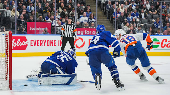 New York Islanders v Toronto Maple Leafs