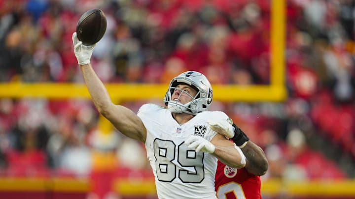 Nov 29, 2024; Kansas City, Missouri, USA; Las Vegas Raiders tight end Brock Bowers (89) is unable to make a catch against Kansas City Chiefs safety Justin Reid (20) during the second half at GEHA Field at Arrowhead Stadium. Mandatory Credit: Jay Biggerstaff-Imagn Images