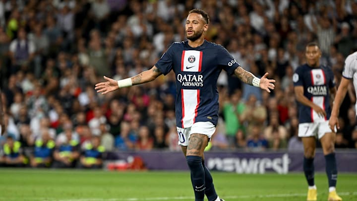 Neymar bleibt in Paris