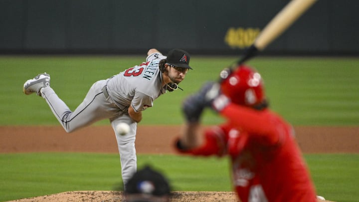 May 23, 2025; St. Louis, Missouri, USA;  Arizona Diamondbacks starting pitcher Zac Gallen (23) pitches against St. Louis Cardinals first baseman Alec Burleson (41) during the fourth inning at Busch Stadium. Mandatory Credit: Jeff Curry-Imagn Images