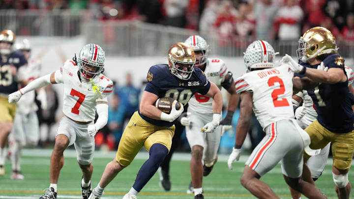 Jan 20, 2025; Atlanta, GA, USA; Notre Dame Fighting Irish tight end Mitchell Evans (88) runs the ball against the Ohio State Buckeyes in the second half in the CFP National Championship college football game at Mercedes-Benz Stadium. Mandatory Credit: Kirby Lee-Imagn Images Jan 20, 2025; Atlanta, GA, USA; Notre Dame Fighting Irish tight end Mitchell Evans (88) runs the ball against the Ohio State Buckeyes in the second half in the CFP National Championship college football game at Mercedes-Benz Stadium. Mandatory Credit: Kirby Lee-Imagn Images