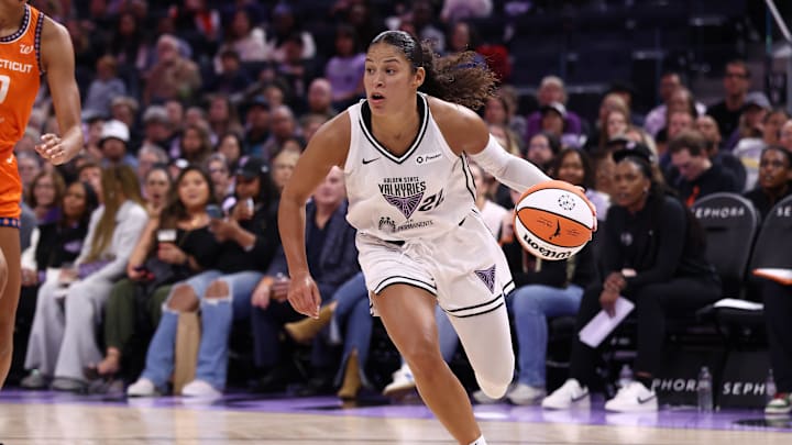 Veronica Burton has propelled the Valkyries offensive efficiency heading into Friday's game in Chicago as six-point favorites. 