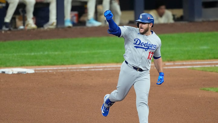 National League Championship Series - Los Angeles Dodgers v Milwaukee Brewers - Game Two National League Championship Series - Los Angeles Dodgers v Milwaukee Brewers - Game Two