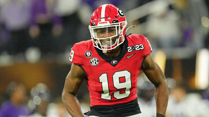 Jan 9, 2023; Inglewood, CA, USA; Georgia Bulldogs linebacker Darris Smith (19) reacts after a play against the TCU Horned Frogs during the second quarter of the CFP national championship game at SoFi Stadium. Mandatory Credit: Kirby Lee-Imagn Images Jan 9, 2023; Inglewood, CA, USA; Georgia Bulldogs linebacker Darris Smith (19) reacts after a play against the TCU Horned Frogs during the second quarter of the CFP national championship game at SoFi Stadium. Mandatory Credit: Kirby Lee-Imagn Images