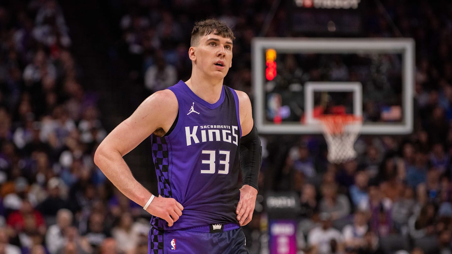 Jake LaRavia problem the Kings only have 1 solution to
