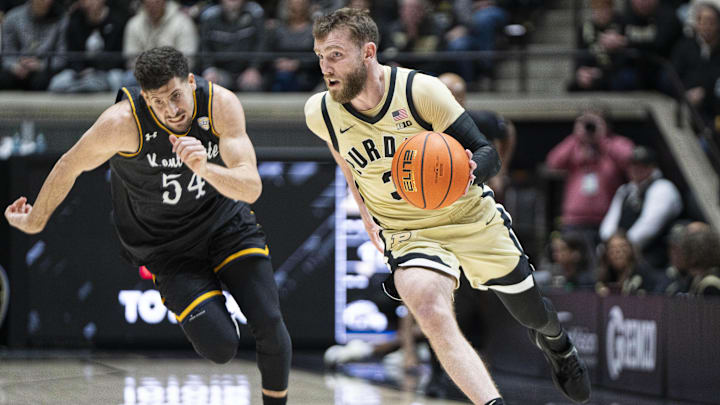 Purdue Boilermakers guard Braden Smith (3) dribbles the ball 