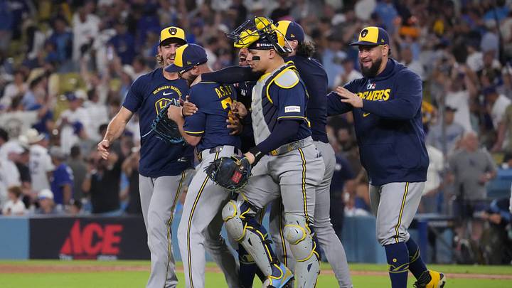 Milwaukee won a pennant for the first time in 44 years. Milwaukee won a pennant for the first time in 44 years.
