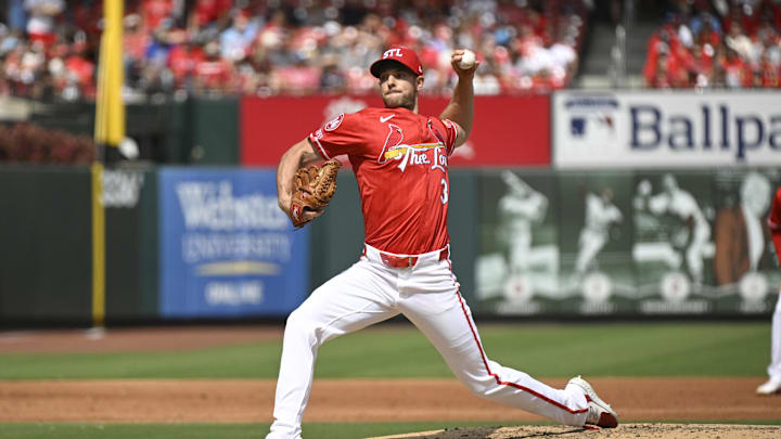 Sep 8, 2024; St. Louis, Missouri, USA; St. Louis Cardinals starting pitcher Steven Matz (32) throws against the Seattle Mariners during the third inning at Busch Stadium. Mandatory Credit: Jeff Le-Imagn Images