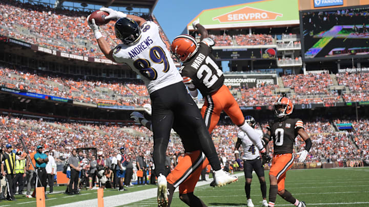 Oct 1, 2023; Cleveland, Ohio, USA; Baltimore Ravens tight end Mark Andrews (89) catches a touchdown as Cleveland Browns cornerback Denzel Ward (21) and safety Juan Thornhill (1) and cornerback Greg Newsome II (0) defend and during the first half at Cleveland Browns Stadium. Mandatory Credit: Ken Blaze-Imagn Images


