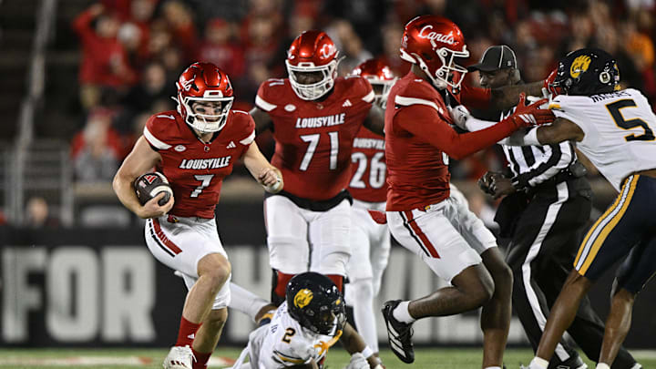 Nov 8, 2025; Louisville, Kentucky, USA; Louisville Cardinals quarterback Miller Moss (7) runs the ball agains the California Golden Bears during the first half at L&N Federal Credit Union Stadium. Mandatory Credit: Jamie Rhodes-Imagn Images Nov 8, 2025; Louisville, Kentucky, USA; Louisville Cardinals quarterback Miller Moss (7) runs the ball agains the California Golden Bears during the first half at L&N Federal Credit Union Stadium. Mandatory Credit: Jamie Rhodes-Imagn Images