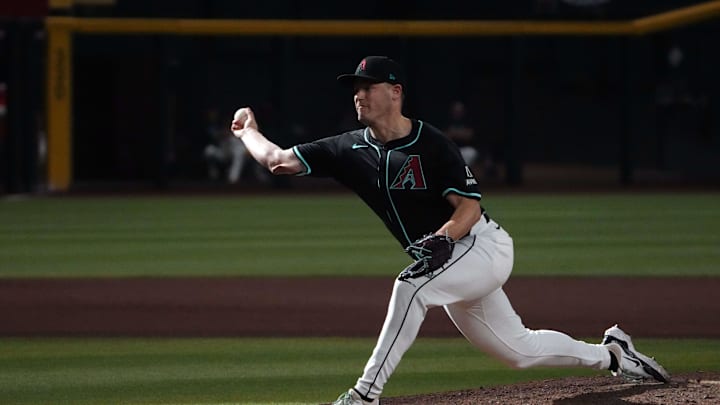 Paul Sewald pitches during the Diamondbacks' 11–6 loss to the Dodgers on Sept. 2, 2024.