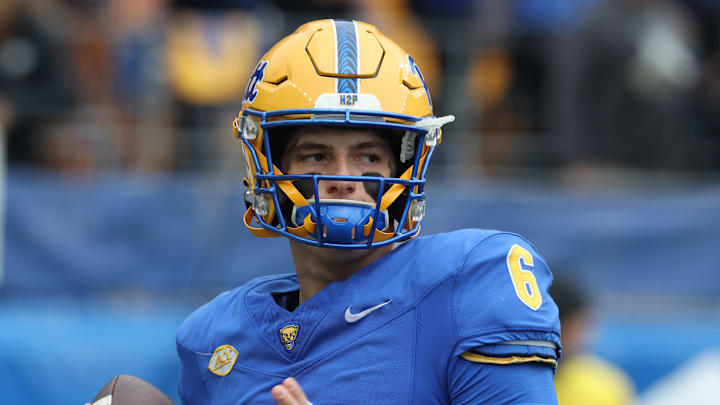 Nov 15, 2025; Pittsburgh, Pennsylvania, USA; Pittsburgh Panthers quarterback Mason Heintschel (6) warms up against the Notre Dame Fighting Irish at Acrisure Stadium. Mandatory Credit: Charles LeClaire-Imagn Images Nov 15, 2025; Pittsburgh, Pennsylvania, USA; Pittsburgh Panthers quarterback Mason Heintschel (6) warms up against the Notre Dame Fighting Irish at Acrisure Stadium. Mandatory Credit: Charles LeClaire-Imagn Images