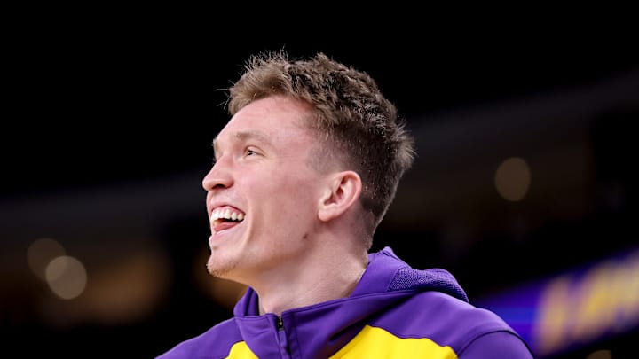 Phoenix Suns v Los Angeles Lakers