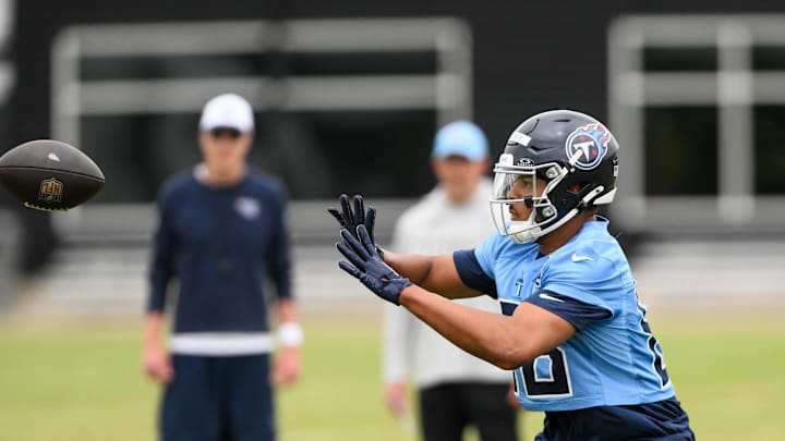 Tennessee Titans running back Kalel Mullings makes a catch as he goes through drills. Mandatory Credit: Steve Roberts-Imagn Images