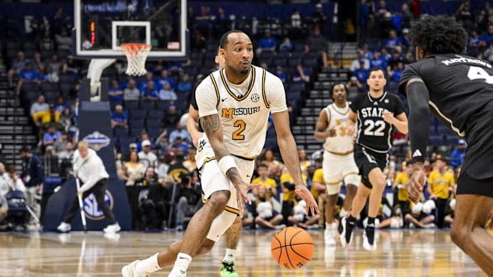 Missouri Tigers guard Tamar Bates drives to the basket against the Mississippi State Bulldogs.