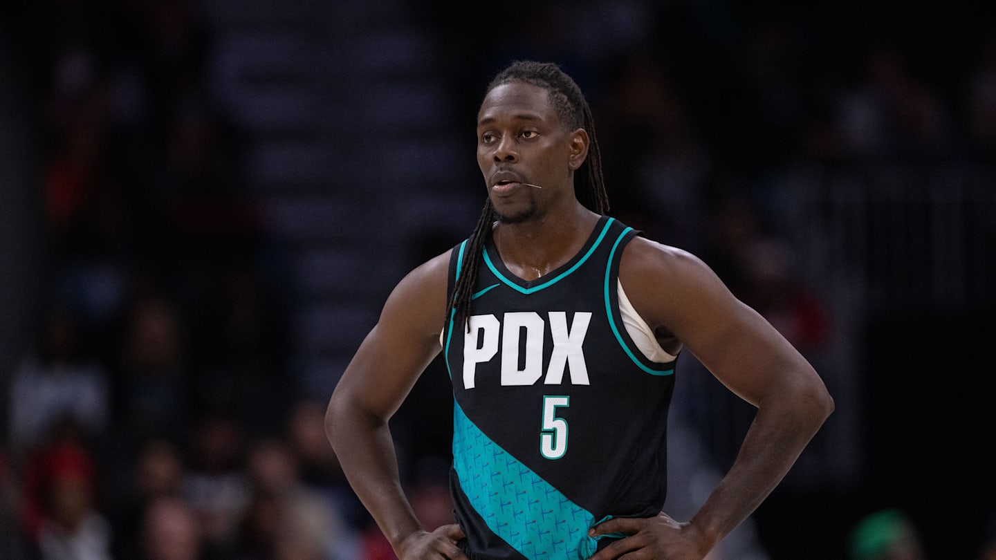 Blazers continue to win Jrue Holiday trade as former guard struggles in new home