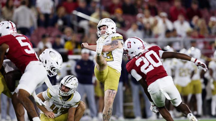 Sep 26, 2026; Stanford, California, USA; Georgia Tech Yellow Jackets kicker Aidan Birr (33) kicks a field goal during the first quarter against the Stanford Cardinal at Stanford Stadium. Mandatory Credit: Sergio Estrada-Imagn Images Sep 26, 2026; Stanford, California, USA; Georgia Tech Yellow Jackets kicker Aidan Birr (33) kicks a field goal during the first quarter against the Stanford Cardinal at Stanford Stadium. Mandatory Credit: Sergio Estrada-Imagn Images