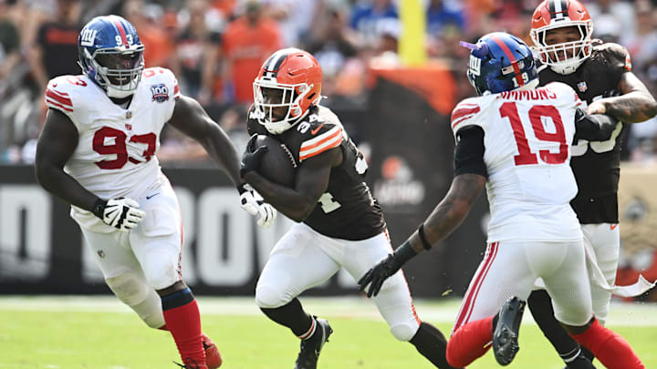 Sep 22, 2024; Cleveland, Ohio, USA; Cleveland Browns running back Jerome Ford (34) runs between New York Giants defensive tackle Rakeem Nunez-Roches (93) and linebacker Isaiah Simmons (19) during the second half at Huntington Bank Field. Mandatory Credit: Ken Blaze-Imagn Images Sep 22, 2024; Cleveland, Ohio, USA; Cleveland Browns running back Jerome Ford (34) runs between New York Giants defensive tackle Rakeem Nunez-Roches (93) and linebacker Isaiah Simmons (19) during the second half at Huntington Bank Field. Mandatory Credit: Ken Blaze-Imagn Images